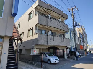 ニューカリヤビル【1階】の外観