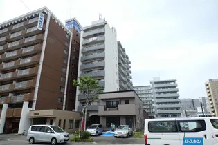 ローヤルハイツ南7条【6階】の外観