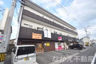 徳島県小松島市中田町字出口【アパート】の外観