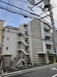 シェノン三軒茶屋【4階】の外観