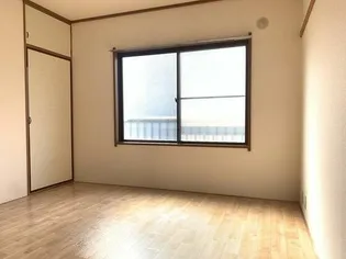 クレスティ関口の画像