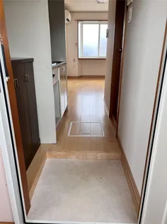 御所野ハイツB【2階】の玄関