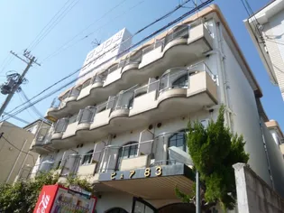 ピュア83【1階】の外観