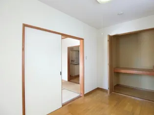 コーポNARISIN【1階】の居間