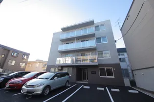 l’endroit (ランドロワ)【4階】の外観