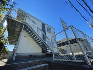 ホワイトリリー【2階】の外観