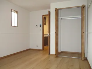 ソレイユパルク14番館【1階】の居間