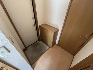 エクセレントスリーフォー【2階】の玄関