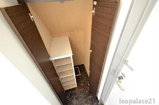 レオネクストペルラ【1階】の玄関