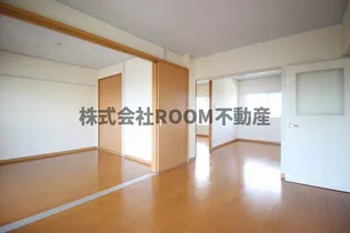 リ・バースコート宮丸【4階】の居間