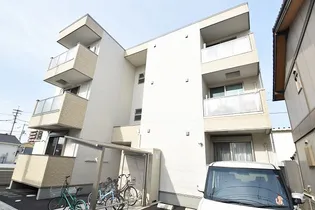 岡山県岡山市北区十日市中町【アパート】の外観