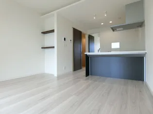 ラフィナM【1階】の居間