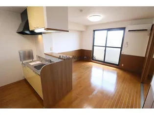 レジデンスSASOU【3階】の居間