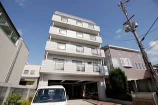 ヴァンベ-ル服部の外観