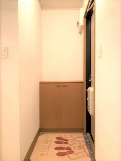 ユーティーライズA棟【1階】の玄関