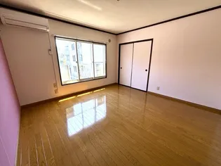 カーム・クウォーターB【2階】の居間