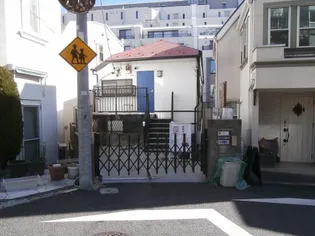 東京都港区南青山4【アパート】の外観