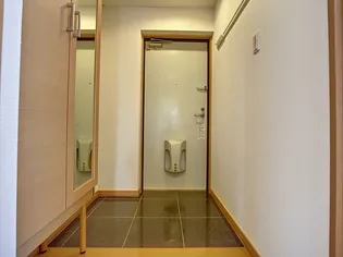 フロイディ【3階】の玄関