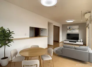 フロイディ【3階】の居間