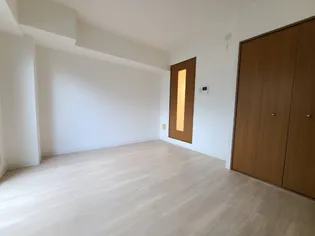 KSキャトルセゾンIII【3階】の居間