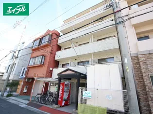 アズロワイヤル門前の画像