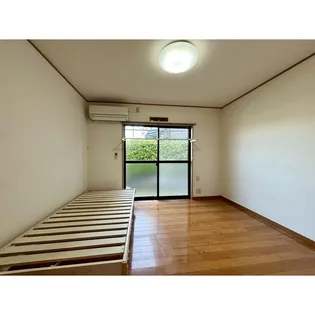 クルールモア【1階】の外観