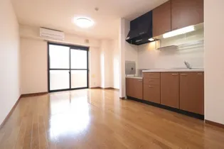 ロイヤルプレイス010の居間