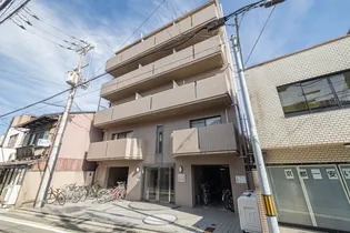 エステート朱雀【2階】の外観