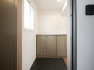 マッシモフェミニール菊水【3階】の玄関