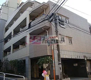 ラグジュアリーアパートメント西新宿【1階】の外観