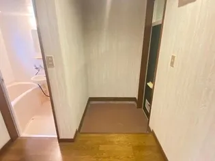 ハイツWing【1階】の玄関