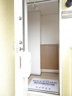 ルミエール福原【2階】の玄関
