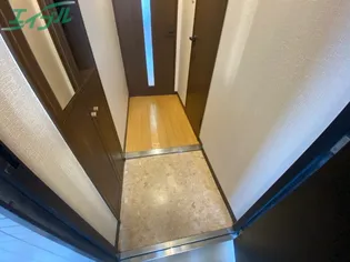 ヴィラナイン【6階】の玄関