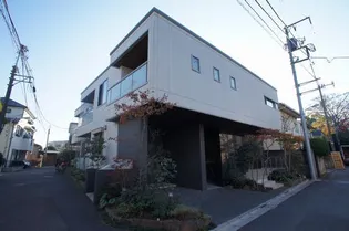 アベニュー初台【2階】の外観