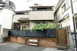 東京都新宿区余丁町【一戸建】の外観