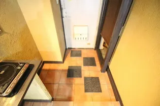 ナッツクラッカー医大東【6階】の玄関