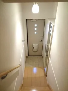 ハーレーII【2階】の玄関