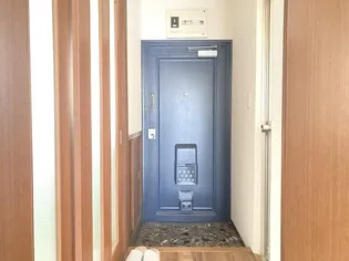 春日コーポ【4階】の玄関