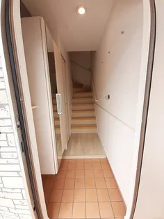 メゾン ド サクラーレ I【2階】の玄関