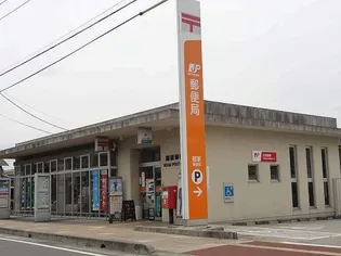 サリューダムールの周辺