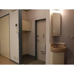 ホワイトハイツA【2階】の玄関