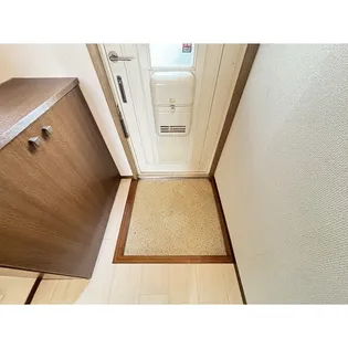 ストラトフォレスト【1階】の玄関