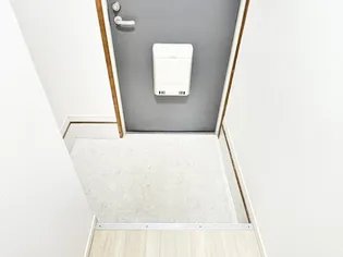 ガーデンヒルズ1号館【1階】の玄関