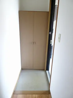 ファミールU【2階】の玄関