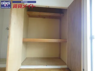 L・ EAST WEST【1階】の内装