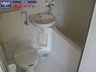 L・ EAST WEST【1階】の内装