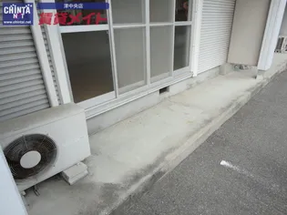 L・ EAST WEST【1階】の内装