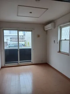 アヴニール II【1階】の居間