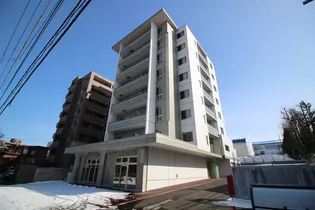 プランドール福住【8階】の外観