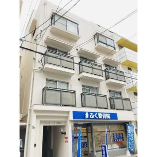ファミーユ河村【3階】の外観